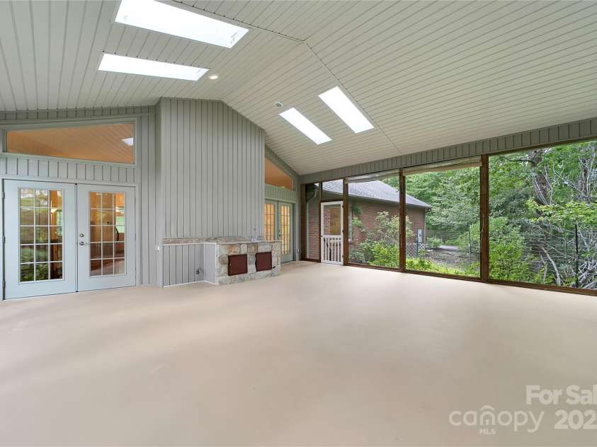 273 Inoli Circle, Brevard, NC 28712.  MLS# CAR4286189, YatesRealty ID 10618. 