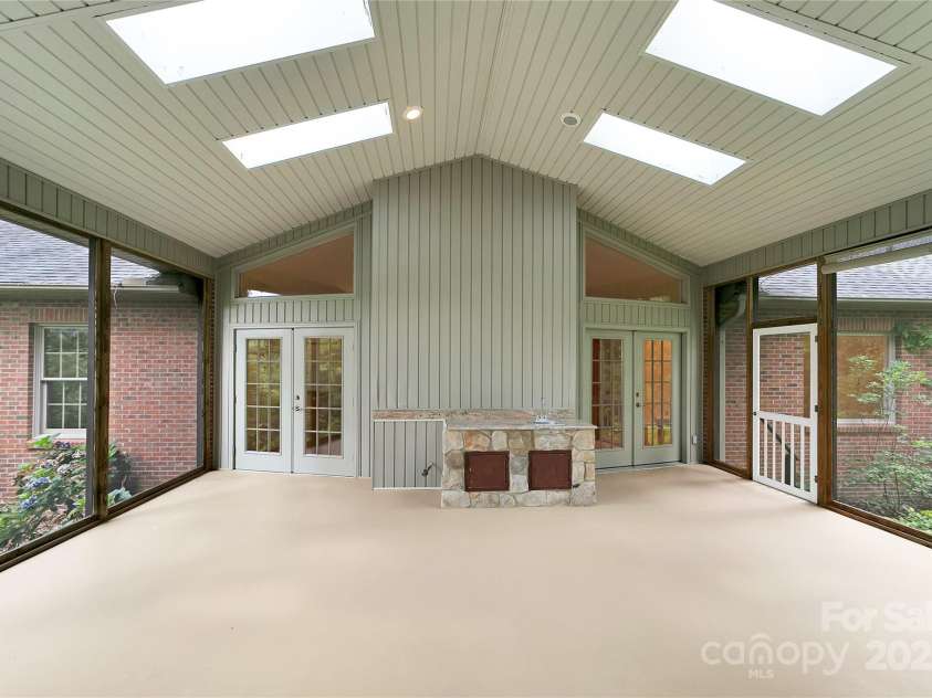 273 Inoli Circle, Brevard, NC 28712.  MLS# CAR4286189, YatesRealty ID 10618. 