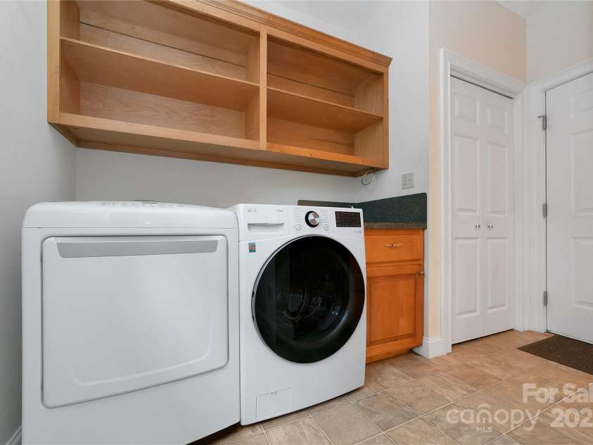 273 Inoli Circle, Brevard, NC 28712.  MLS# CAR4286189, YatesRealty ID 10618. Laundry Room/Mud Room