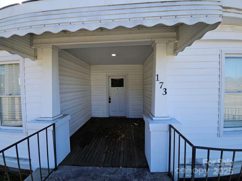 173 Columbia Street, Chester, SC 29706.  MLS# CAR4232488, YatesRealty ID 10619. Unit A Entrance