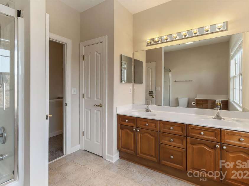 1608 Copperplate Road, Charlotte, NC 28262.  MLS# CAR4323232, YatesRealty ID 1062. Upstairs full bath