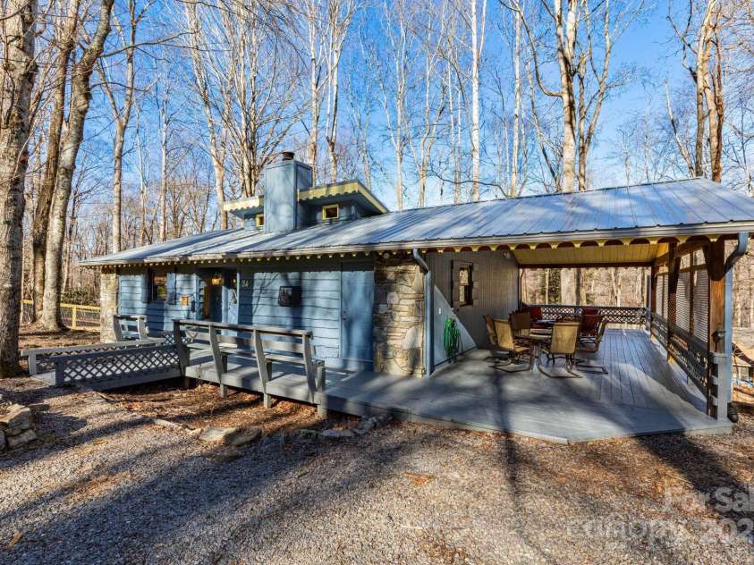 34 Oakridge Drive, Maggie Valley, NC 28751.  MLS# CAR4326848, YatesRealty ID 1062. 