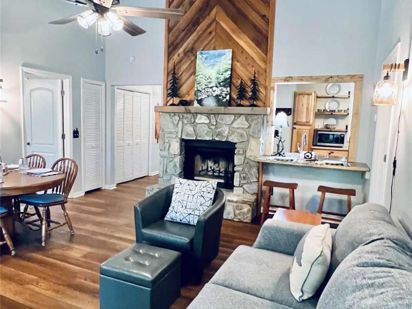 34 Oakridge Drive, Maggie Valley, NC 28751.  MLS# CAR4326848, YatesRealty ID 1062. 