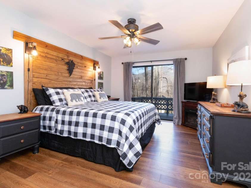 34 Oakridge Drive, Maggie Valley, NC 28751.  MLS# CAR4326848, YatesRealty ID 1062. 