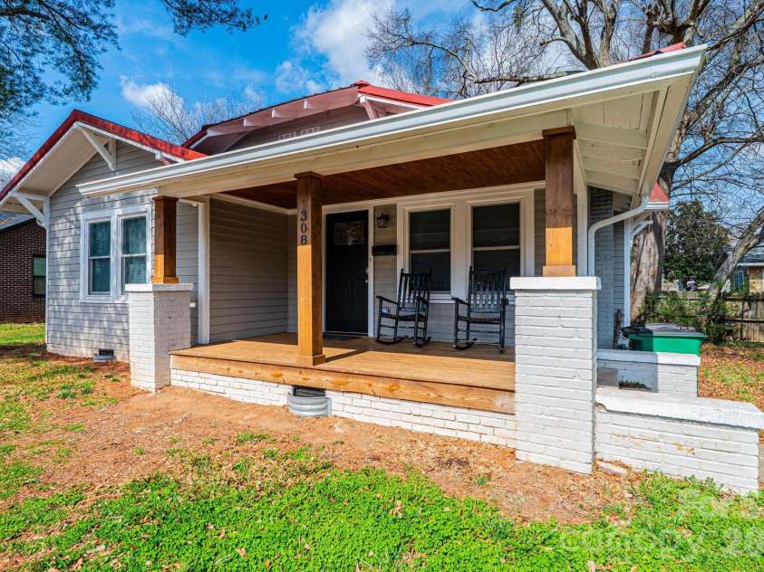 308 sycamore Street, Lincolnton, NC 28092.  MLS# CAR4354659, YatesRealty ID 10621. 