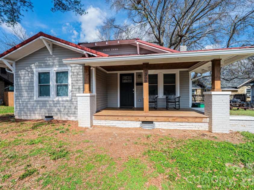 308 sycamore Street, Lincolnton, NC 28092.  MLS# CAR4354659, YatesRealty ID 10621. 