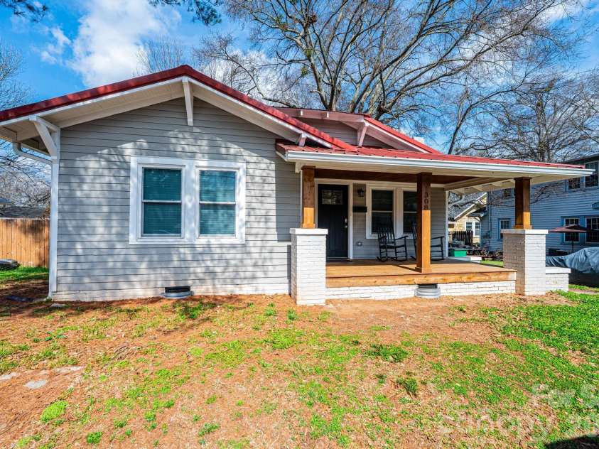 308 sycamore Street, Lincolnton, NC 28092.  MLS# CAR4354659, YatesRealty ID 10621. 
