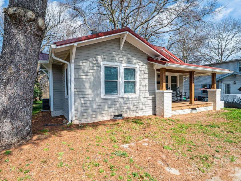 308 sycamore Street, Lincolnton, NC 28092.  MLS# CAR4354659, YatesRealty ID 10621. 
