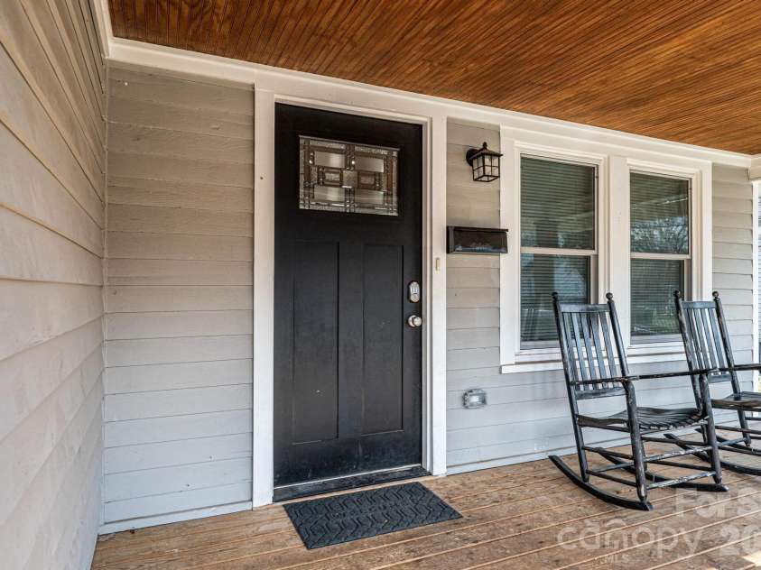 308 sycamore Street, Lincolnton, NC 28092.  MLS# CAR4354659, YatesRealty ID 10621. 