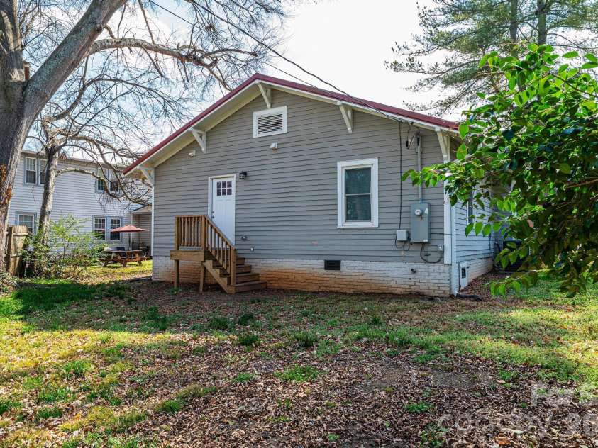 308 sycamore Street, Lincolnton, NC 28092.  MLS# CAR4354659, YatesRealty ID 10621. 