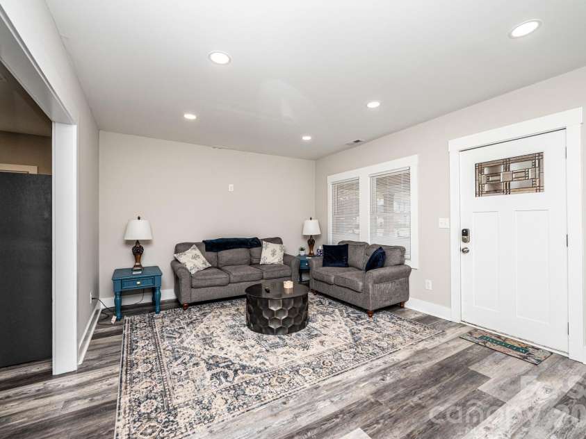308 sycamore Street, Lincolnton, NC 28092.  MLS# CAR4354659, YatesRealty ID 10621. 