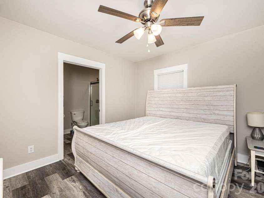 308 sycamore Street, Lincolnton, NC 28092.  MLS# CAR4354659, YatesRealty ID 10621. 