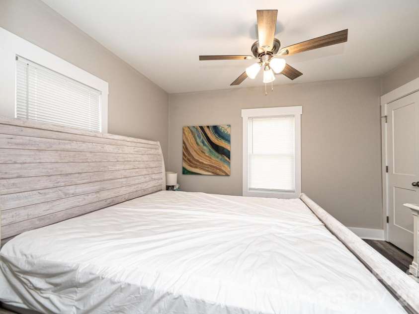 308 sycamore Street, Lincolnton, NC 28092.  MLS# CAR4354659, YatesRealty ID 10621. 
