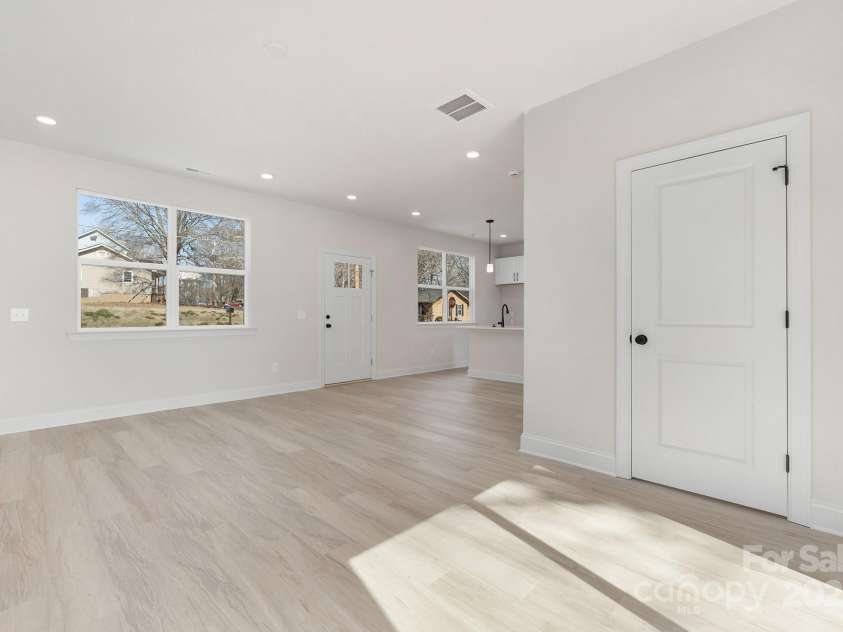 622 Old Salisbury Road, Statesville, NC 28677.  MLS# CAR4254358, YatesRealty ID 10628. 