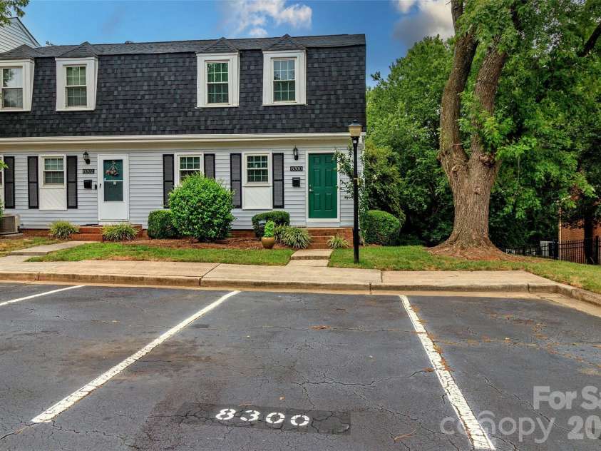 8300 Knights Bridge Road, Charlotte, NC 28210.  MLS# CAR4361644, YatesRealty ID 10629. 