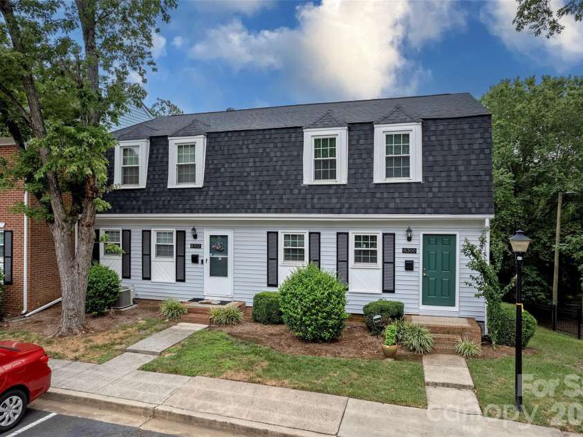8300 Knights Bridge Road, Charlotte, NC 28210.  MLS# CAR4361644, YatesRealty ID 10629. 