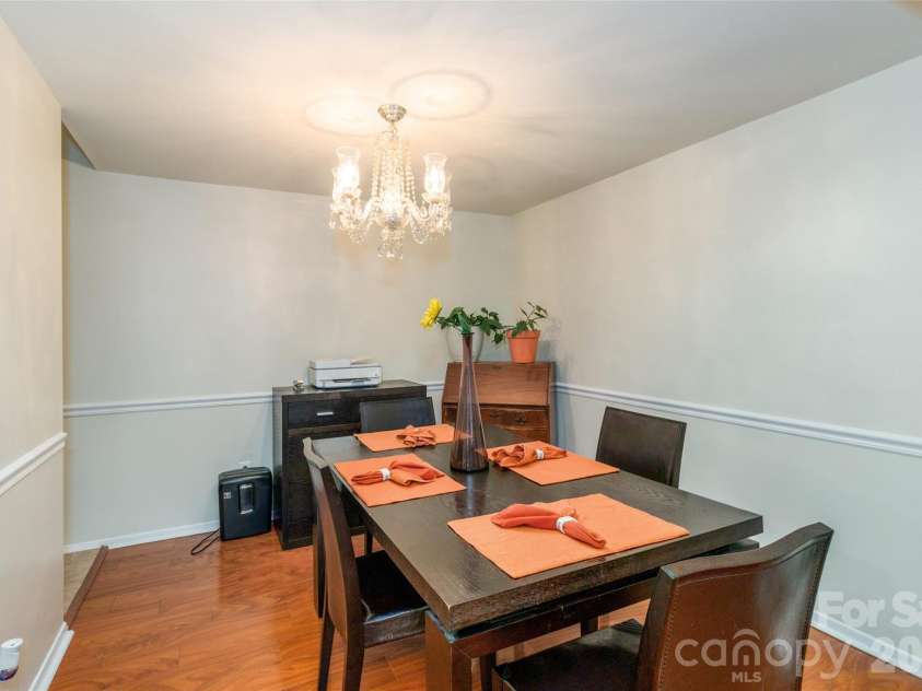8300 Knights Bridge Road, Charlotte, NC 28210.  MLS# CAR4361644, YatesRealty ID 10629. 