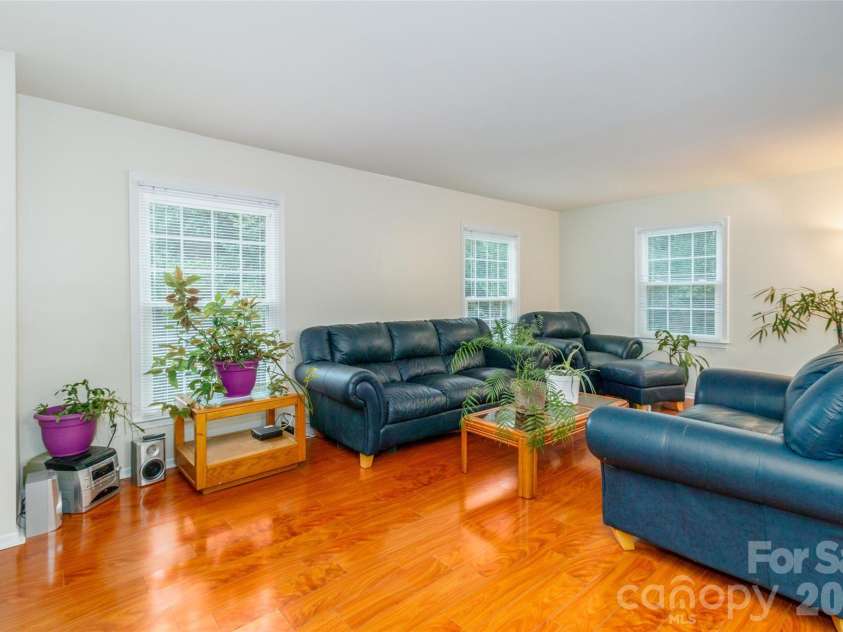 8300 Knights Bridge Road, Charlotte, NC 28210.  MLS# CAR4361644, YatesRealty ID 10629. 