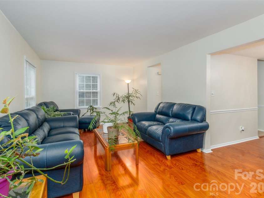 8300 Knights Bridge Road, Charlotte, NC 28210.  MLS# CAR4361644, YatesRealty ID 10629. 