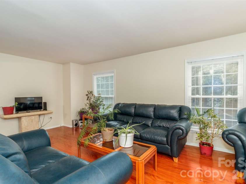 8300 Knights Bridge Road, Charlotte, NC 28210.  MLS# CAR4361644, YatesRealty ID 10629. 