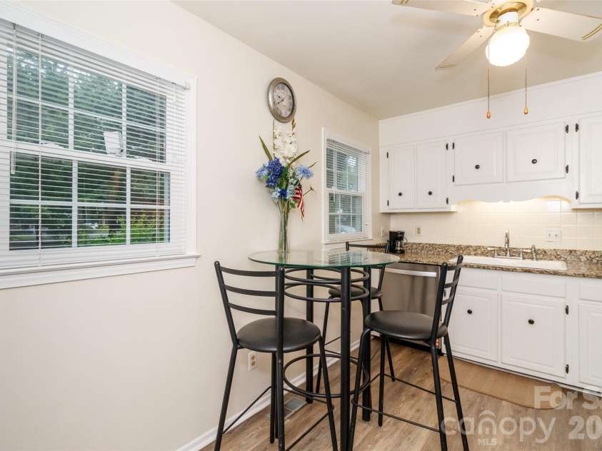 8300 Knights Bridge Road, Charlotte, NC 28210.  MLS# CAR4361644, YatesRealty ID 10629. 