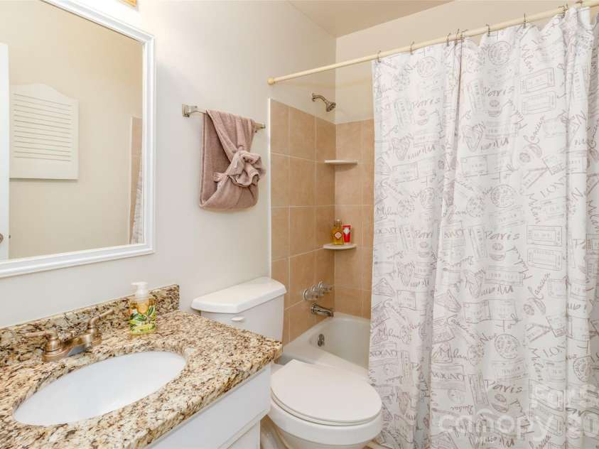 8300 Knights Bridge Road, Charlotte, NC 28210.  MLS# CAR4361644, YatesRealty ID 10629. 