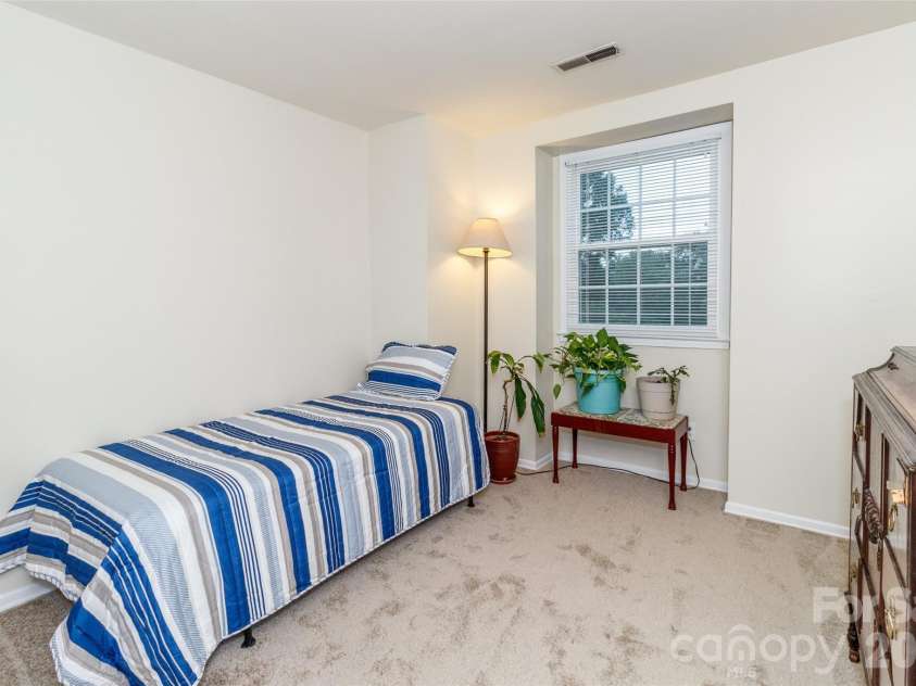 8300 Knights Bridge Road, Charlotte, NC 28210.  MLS# CAR4361644, YatesRealty ID 10629. 