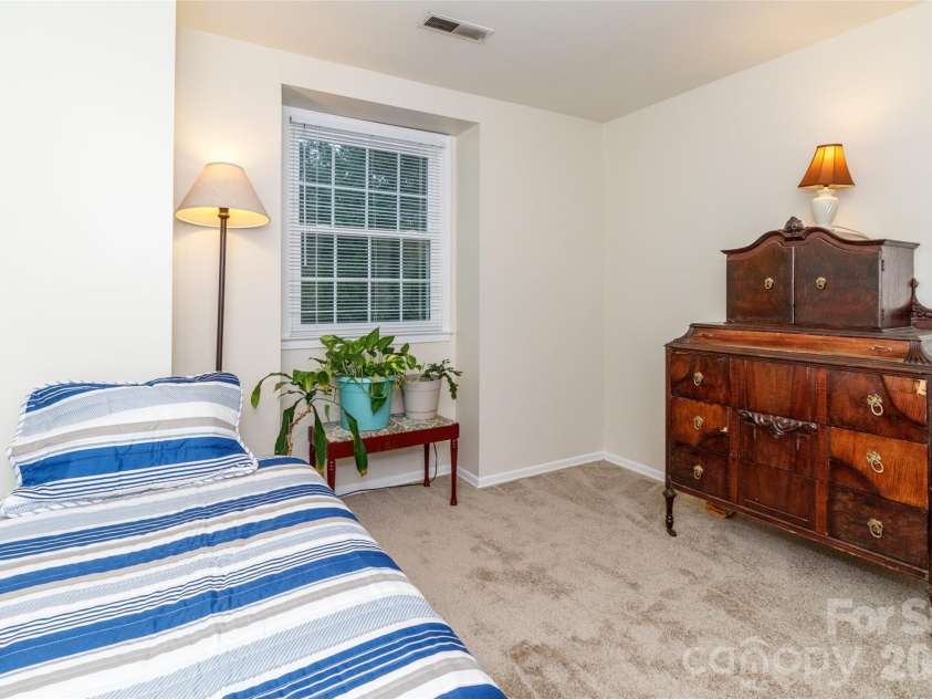 8300 Knights Bridge Road, Charlotte, NC 28210.  MLS# CAR4361644, YatesRealty ID 10629. 