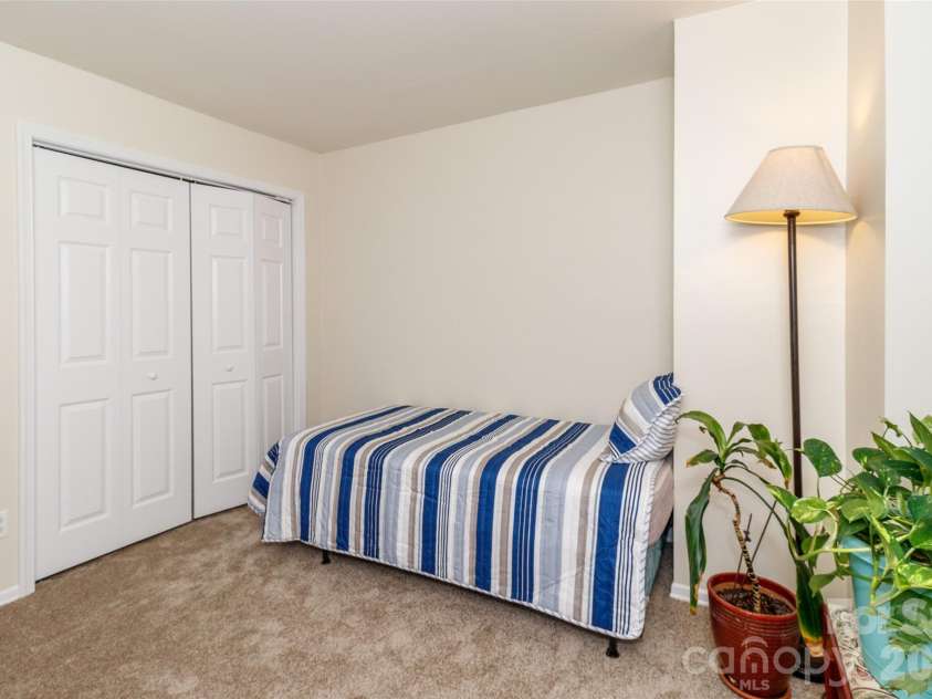 8300 Knights Bridge Road, Charlotte, NC 28210.  MLS# CAR4361644, YatesRealty ID 10629. 