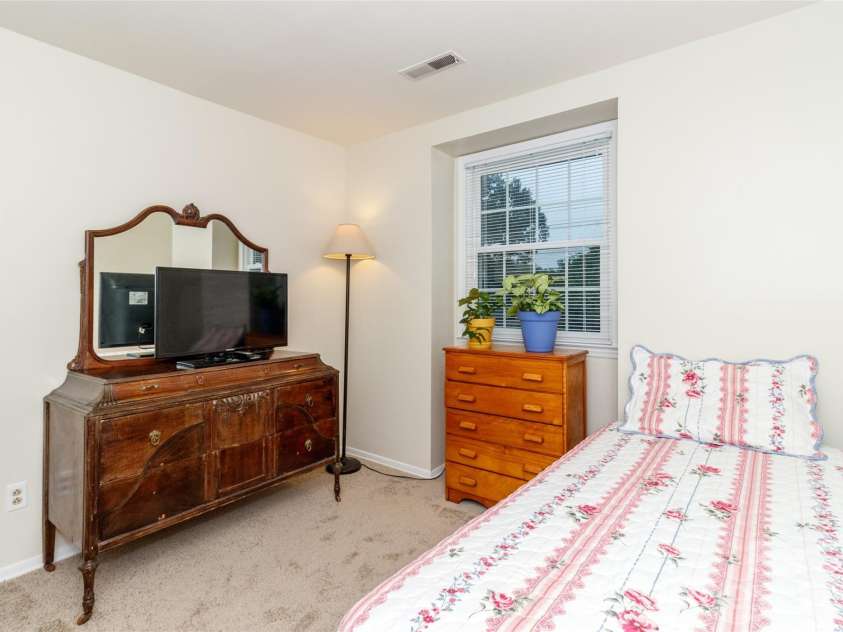 8300 Knights Bridge Road, Charlotte, NC 28210.  MLS# CAR4361644, YatesRealty ID 10629. 