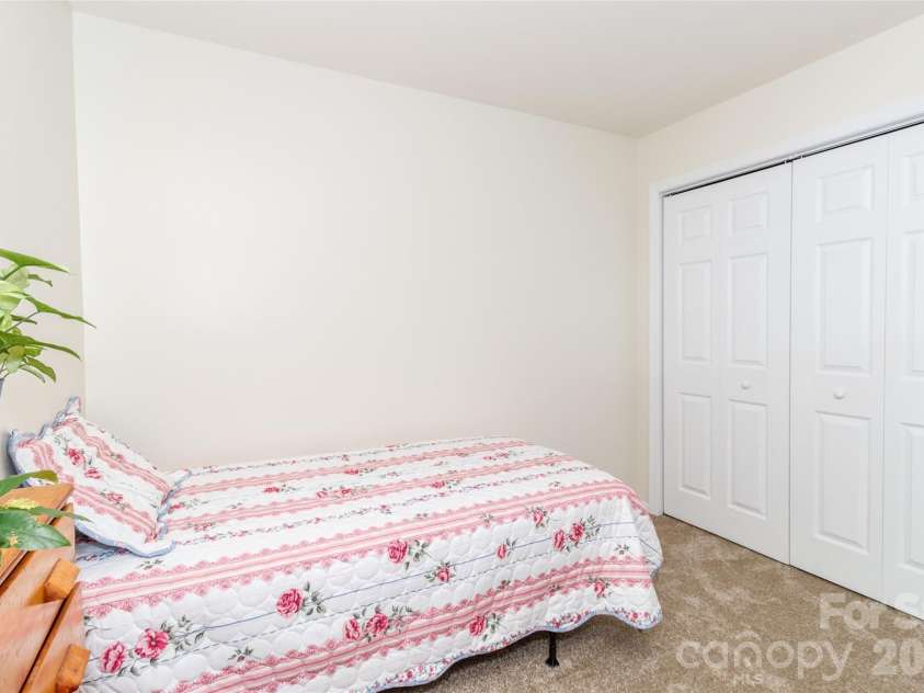 8300 Knights Bridge Road, Charlotte, NC 28210.  MLS# CAR4361644, YatesRealty ID 10629. 