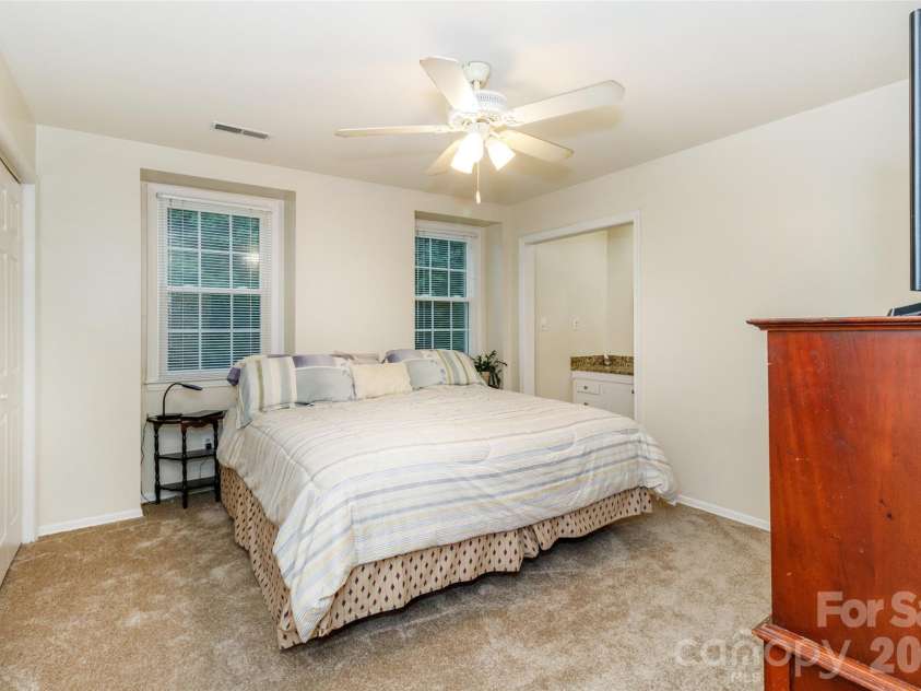 8300 Knights Bridge Road, Charlotte, NC 28210.  MLS# CAR4361644, YatesRealty ID 10629. 