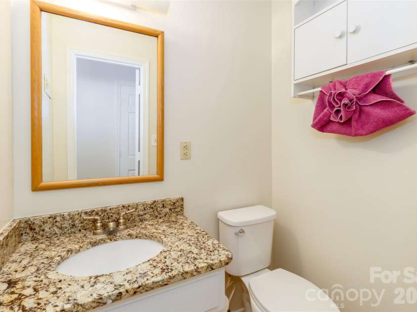 8300 Knights Bridge Road, Charlotte, NC 28210.  MLS# CAR4361644, YatesRealty ID 10629. 