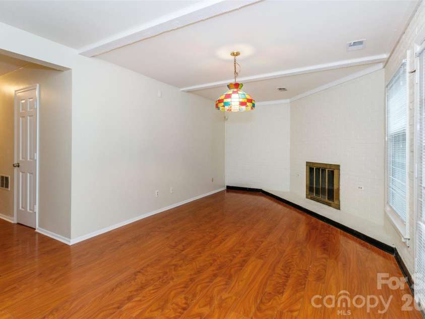 8300 Knights Bridge Road, Charlotte, NC 28210.  MLS# CAR4361644, YatesRealty ID 10629. 