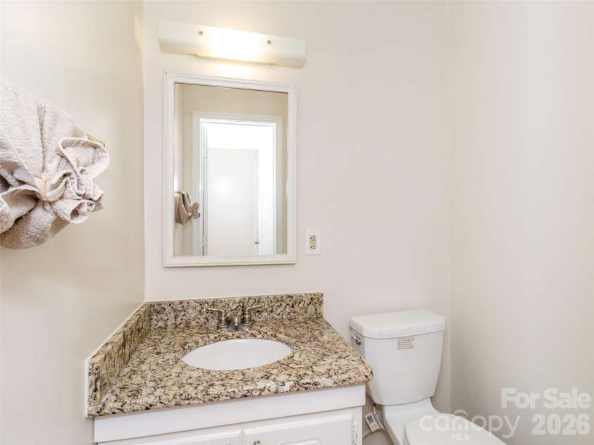 8300 Knights Bridge Road, Charlotte, NC 28210.  MLS# CAR4361644, YatesRealty ID 10629. 