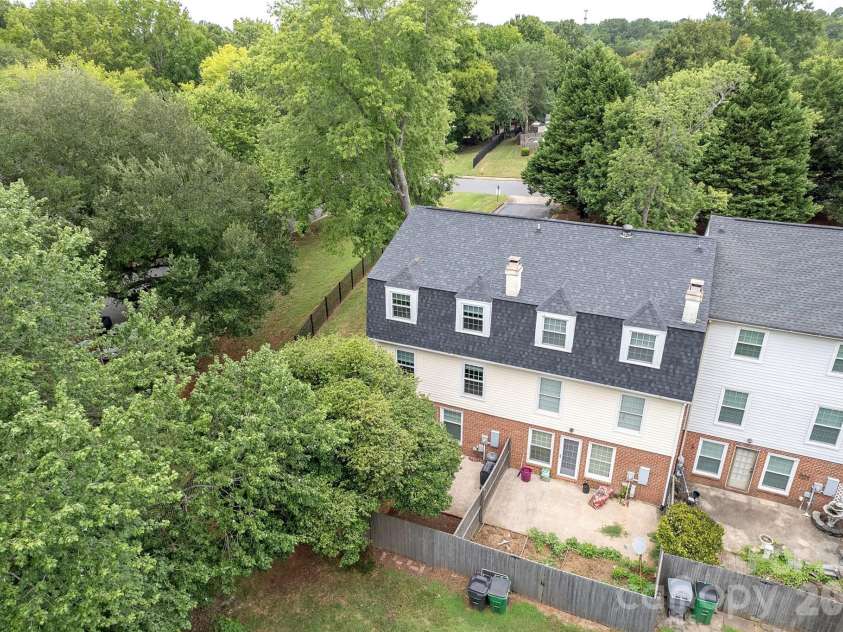 8300 Knights Bridge Road, Charlotte, NC 28210.  MLS# CAR4361644, YatesRealty ID 10629. 