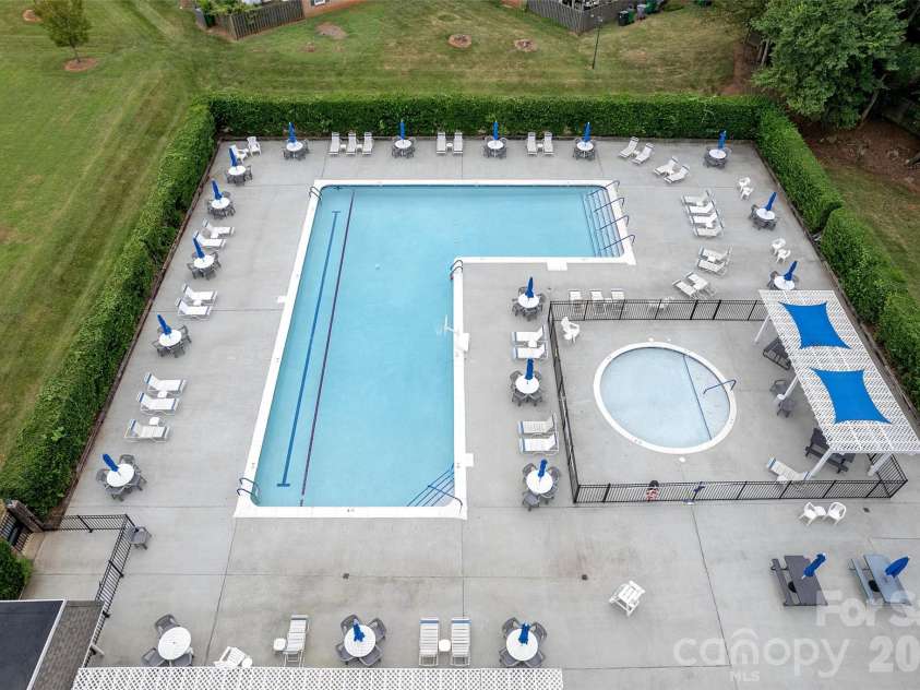 8300 Knights Bridge Road, Charlotte, NC 28210.  MLS# CAR4361644, YatesRealty ID 10629. 