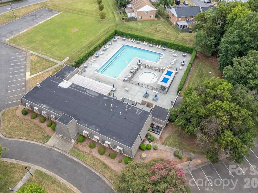 8300 Knights Bridge Road, Charlotte, NC 28210.  MLS# CAR4361644, YatesRealty ID 10629. 