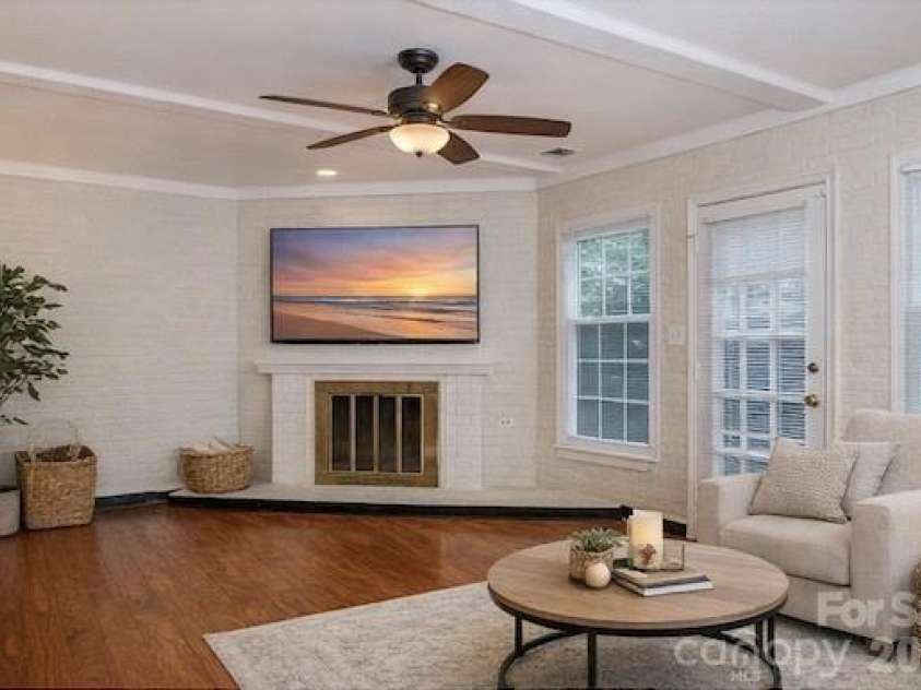 8300 Knights Bridge Road, Charlotte, NC 28210.  MLS# CAR4361644, YatesRealty ID 10629. VIRTUALLY STAGED.