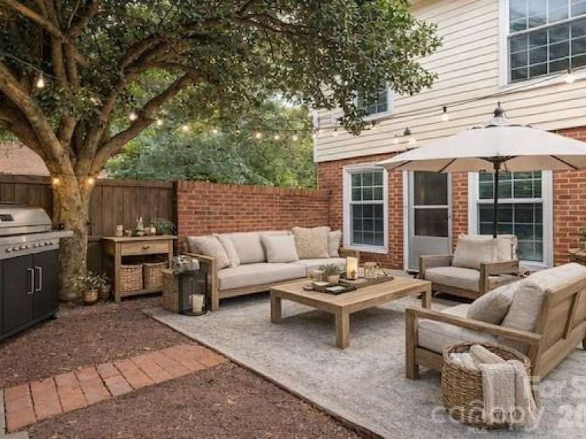 8300 Knights Bridge Road, Charlotte, NC 28210.  MLS# CAR4361644, YatesRealty ID 10629. VIRTUALLY STAGED.
