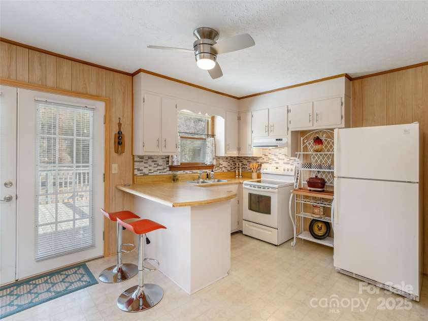 3021 Kanuga Road, Hendersonville, NC 28739.  MLS# CAR4323092, YatesRealty ID 10630. 