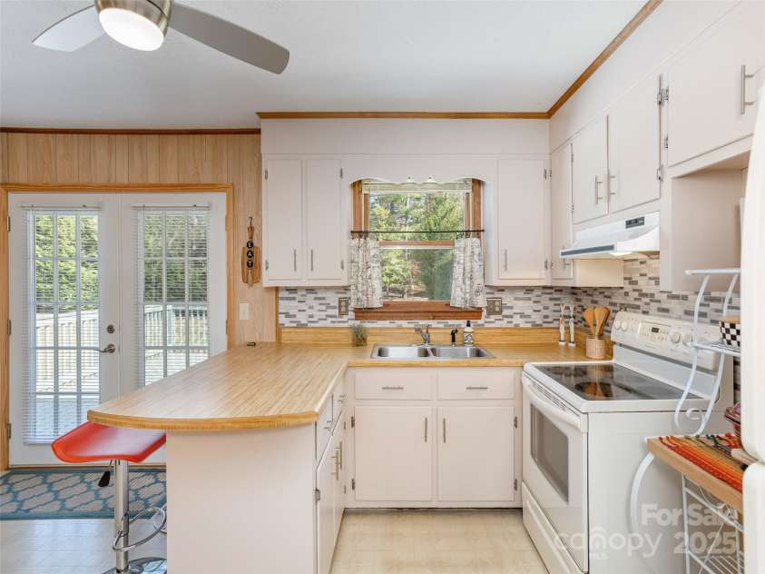 3021 Kanuga Road, Hendersonville, NC 28739.  MLS# CAR4323092, YatesRealty ID 10630. 
