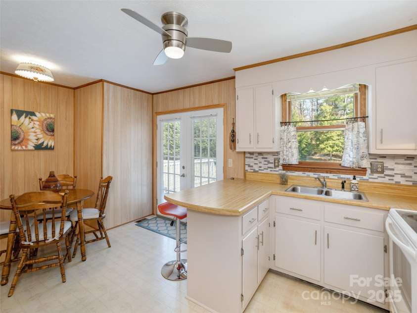 3021 Kanuga Road, Hendersonville, NC 28739.  MLS# CAR4323092, YatesRealty ID 10630. 
