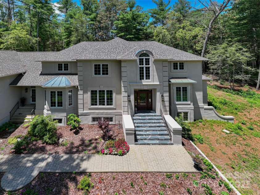 3 Fir Tree Lane, Asheville, NC 28803.  MLS# CAR4246438, YatesRealty ID 10631. 