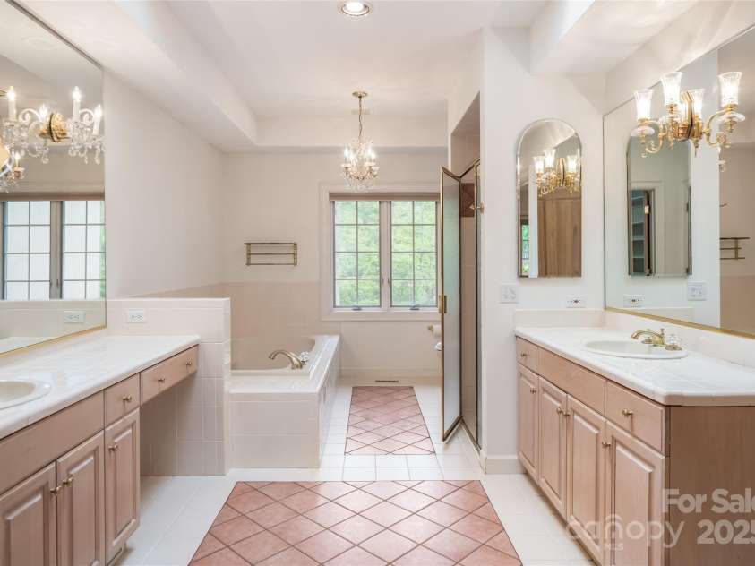 3 Fir Tree Lane, Asheville, NC 28803.  MLS# CAR4246438, YatesRealty ID 10631. 