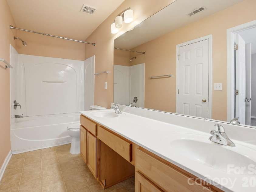 3569 Draycott Avenue, Charlotte, NC 28213.  MLS# CAR4341865, YatesRealty ID 10631. Full bath
