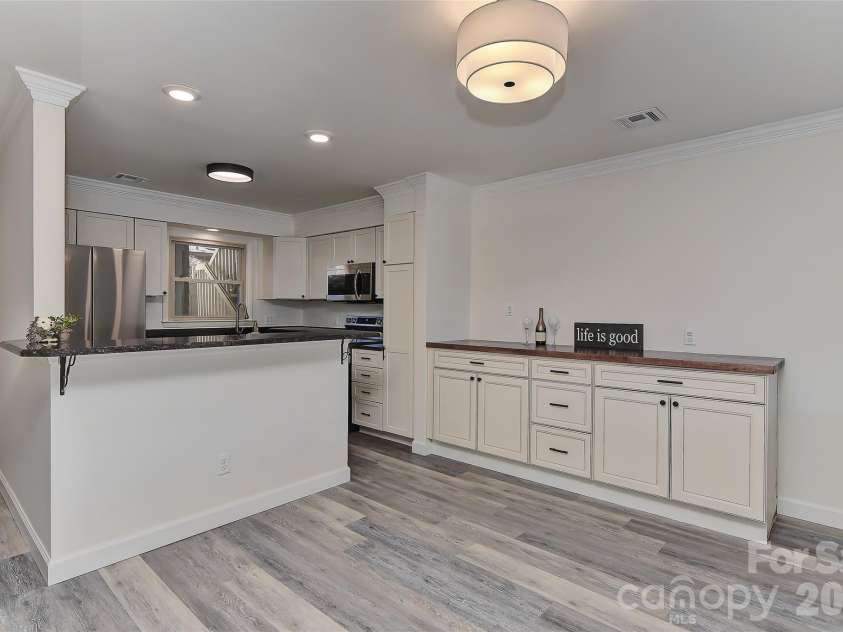 7332 Lakefront Drive, Charlotte, NC 28278.  MLS# CAR4335947, YatesRealty ID 10632. 