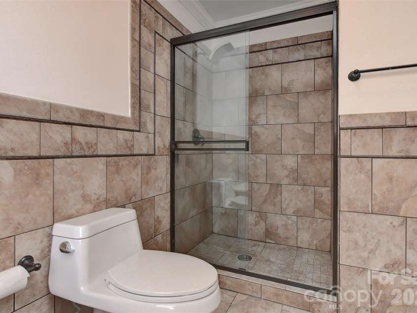 7332 Lakefront Drive, Charlotte, NC 28278.  MLS# CAR4335947, YatesRealty ID 10632. 