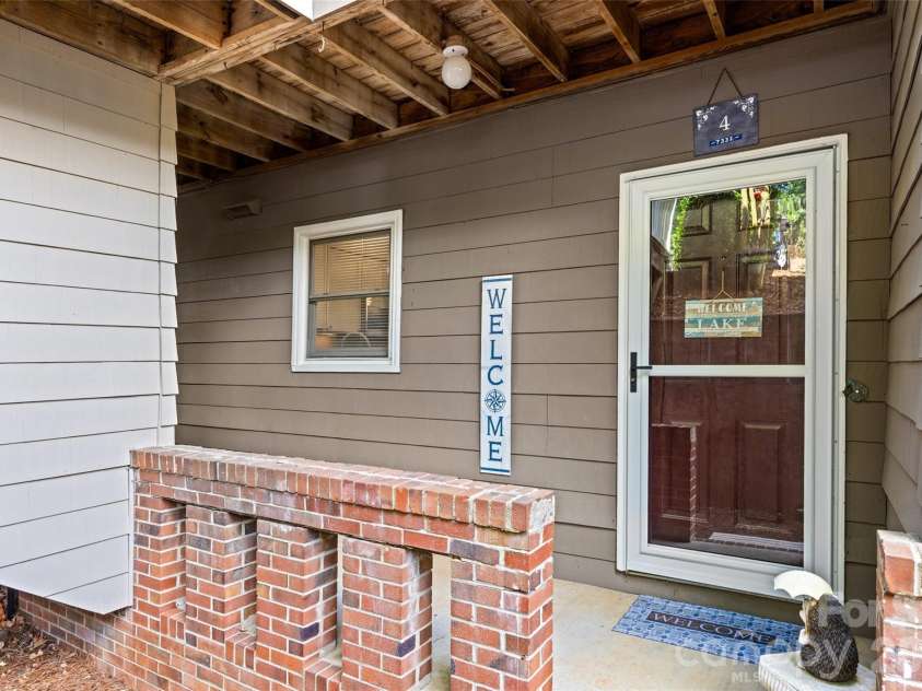7332 Lakefront Drive, Charlotte, NC 28278.  MLS# CAR4394925, YatesRealty ID 10632. 