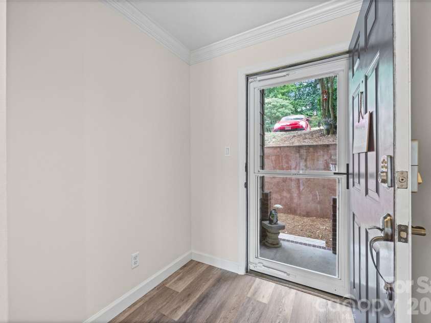 7332 Lakefront Drive, Charlotte, NC 28278.  MLS# CAR4394925, YatesRealty ID 10632. 